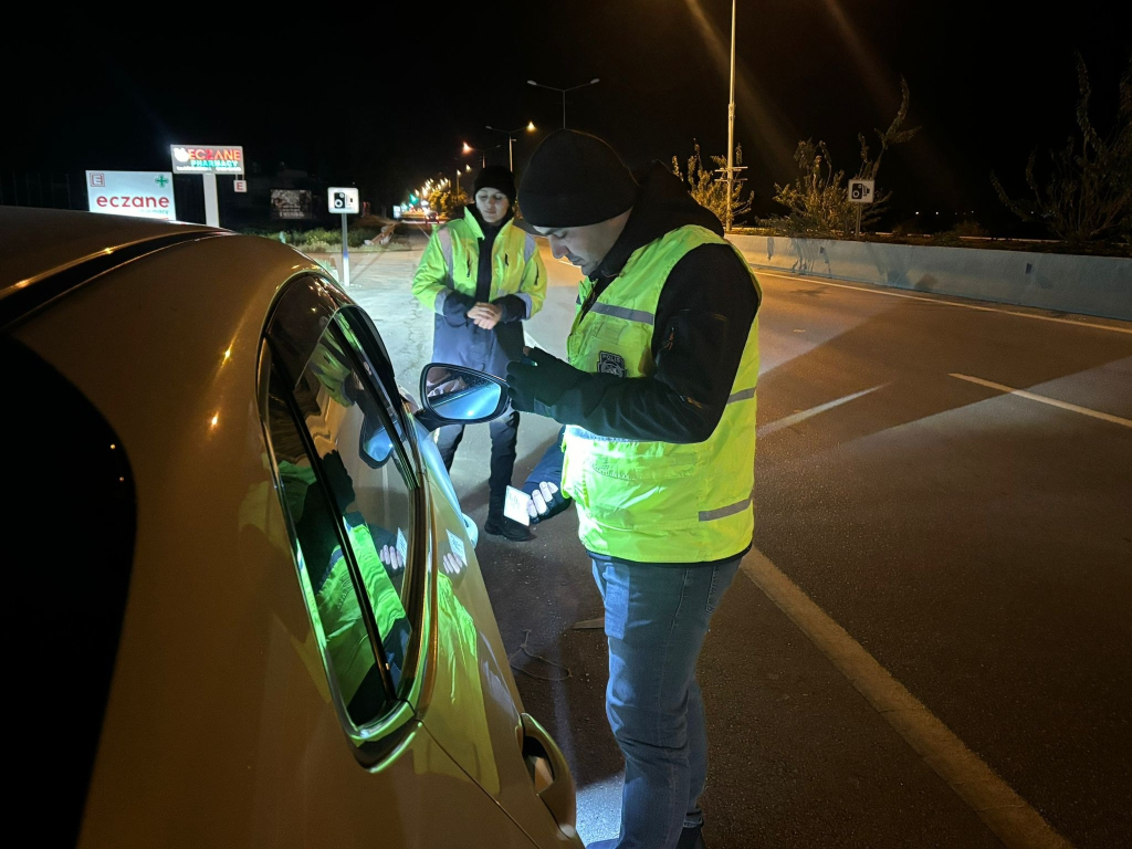 Trafik denetimleri: 34 araç trafikten men edildi, 5 sürücü tutuklandı