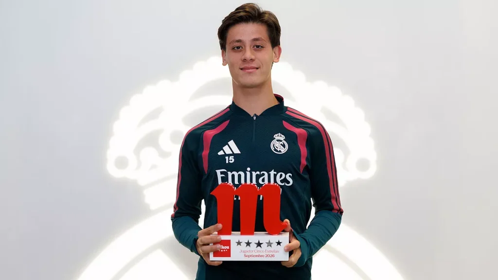 Real Madrid’de eylül ayının oyuncusu seçilen Arda Güler, ödülünü aldı