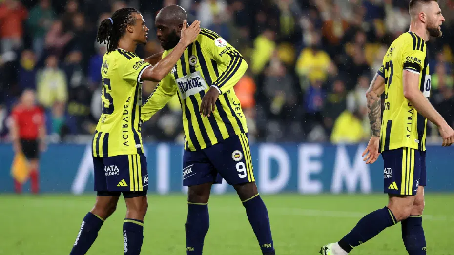 Fenerbahçe, sahasında 3 golle kazandı