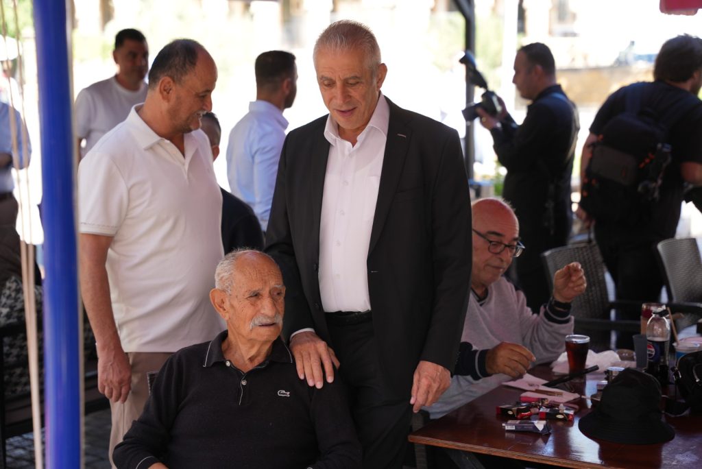 Taçoy, LTB adayı Aktuç’la Surlariçi’ni ziyaret etti